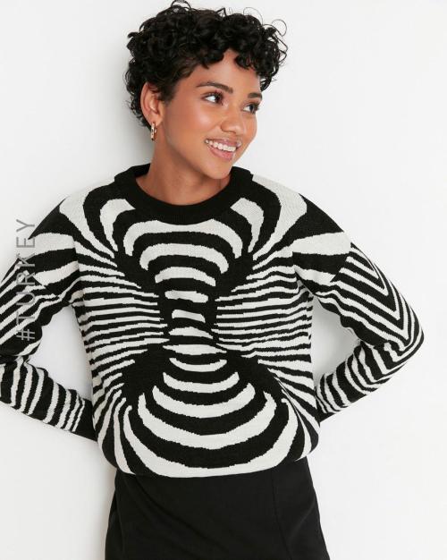 Matrix Round-Neck Pullover