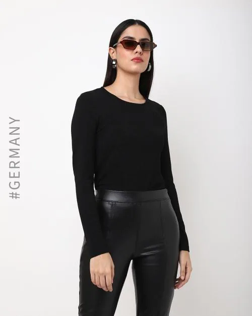 Scoop-Neck Top with Full-Length Sleeves