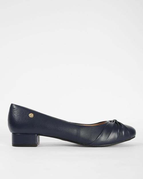 Round-Toe Ballerinas with Bow Accent