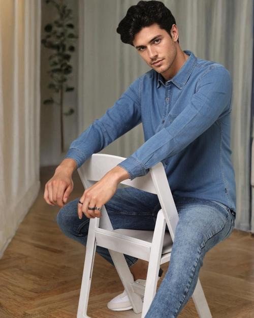 Men Slim Fit Denim Shirt with Patch Pocket