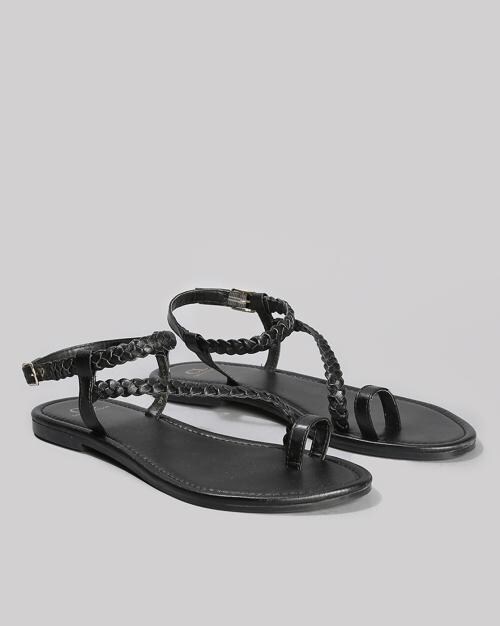 Women Toe-Ring Flat-Sandals