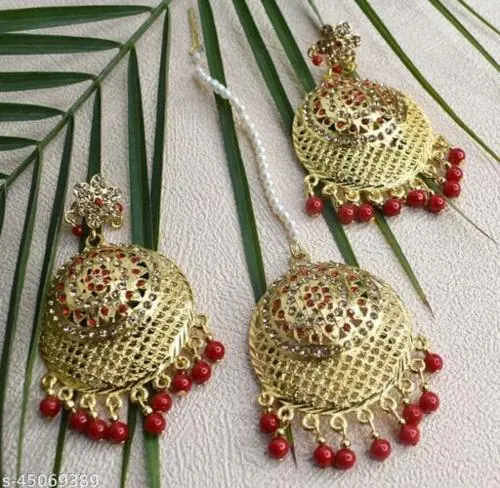 ANTILOOK Women Earring & Mangtikka Set