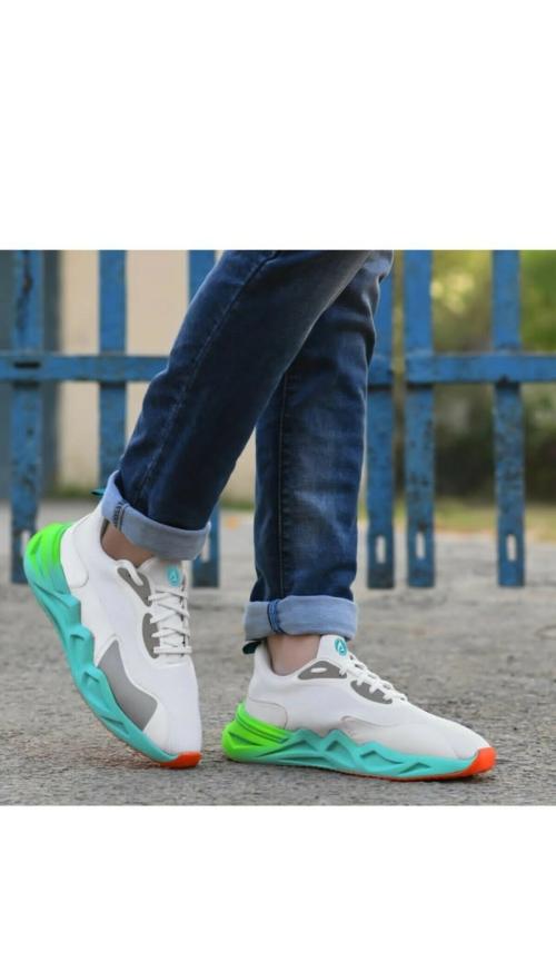 Zapatoes White MultiColor Sole with Size 7