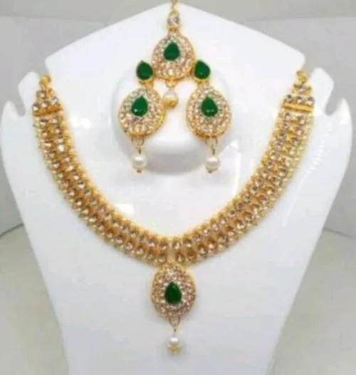 Shikha Store Gold Plated Alloy Earring and Necklace Set (Gold and Maroon)