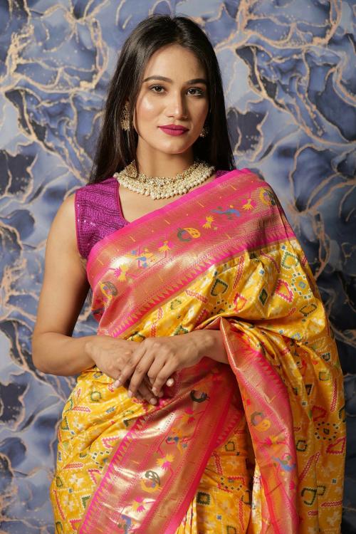 IRAAH Women Bottle Green Pure Silk Saree with Golden Zari Border One Size