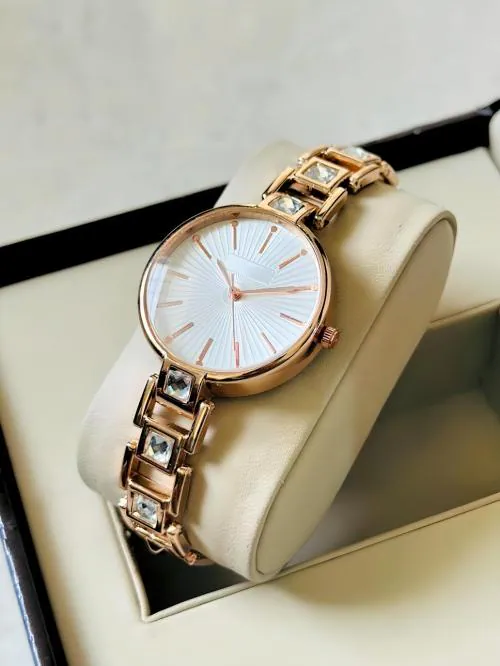 ILOZ Luxury New Model Classy Look Rose white Dial Diamond Belt Ladies Female party wear Analog Wrist Women watches for Girls