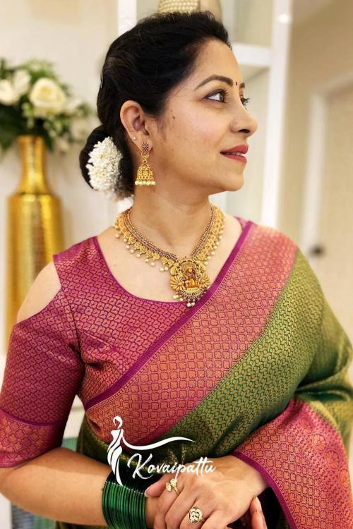 KANCHIPURAM STUDIO Women Green Solid, Plain Silk Blend Kanjivaram Saree