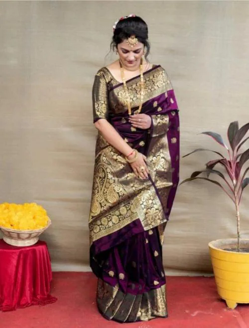 TRINITIFAB Saree | Banarasi silk saree | Traditional Banarasi saree | Wedding Banarasi saree | Party wear Saree | Banarasi saree with zari work | Bridal Banarasi saree -(Wine)