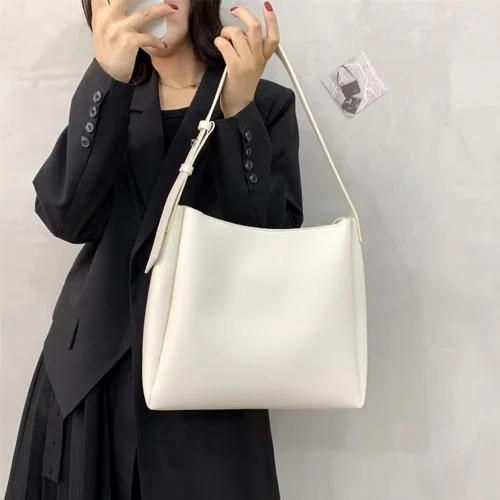 Zaaliqa Women simple ladies hand bag