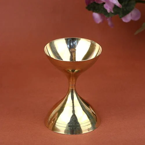 DHANAK Puja Arti Articles, Made of 100% Brass, Ideal for Home & Office Mandir, Decor & Gift Items, Pack Contents: (Akhand Diya) (Damru Shape) (1Pc.)