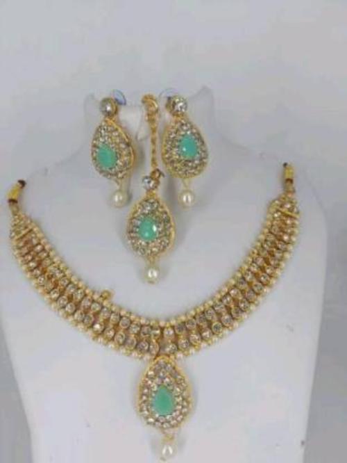 Buy Hs fatio Gold Plated Alloy Necklace, Earring and Maang Tikka Set