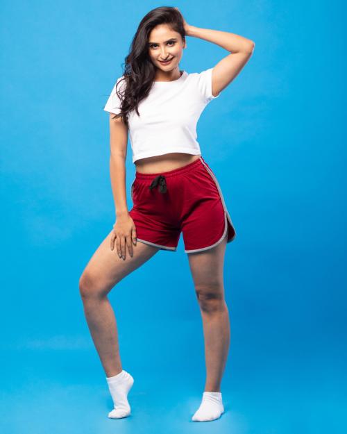 Lappen Fashion Women White,_x000D_ Maroon Cotton Crop Top With Shorts (S)