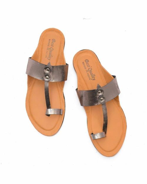 Eversoft Women Silver Flats Sandals