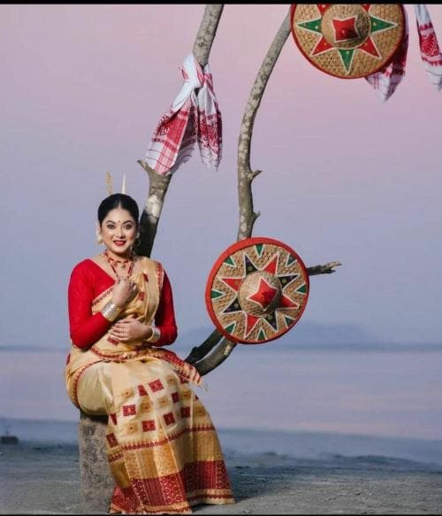 ROYALVISHWA Mekhela Sador Santal Panchi Lungi Parhar Fabric of Soft Silk Traditional Design