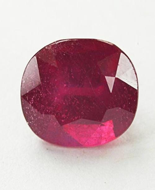 mahadevam Sun is the lord of Manikya Ratna. Sun's zodiac sign is Leo so the people of Leo zodiac should wear Manikya Ratna.