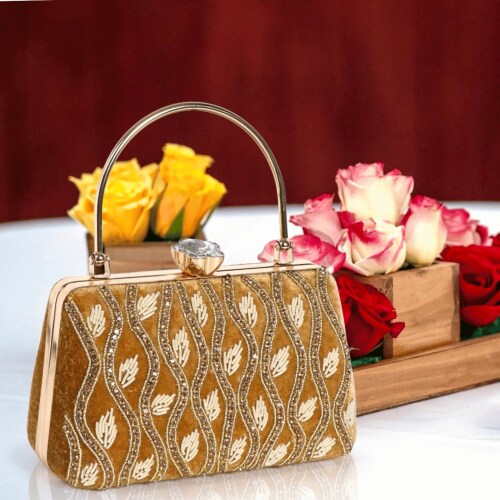 Misha Bridal Luxe Elegance Hand Zari Clutch