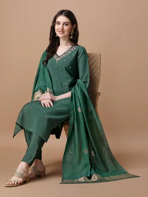 Modestouze Attires Women's Rayon Green V Neck Straight Kurta Set