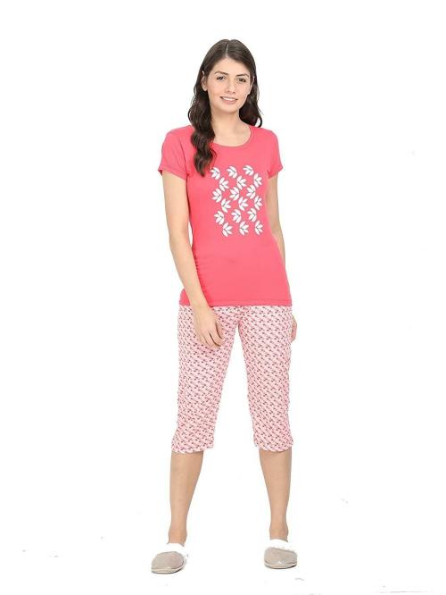 Alphabet Women Peach Block Print Cotton T-Shirt and Capri Set (L)