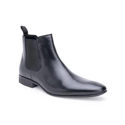 Redtape Men Black Chelsea Boot