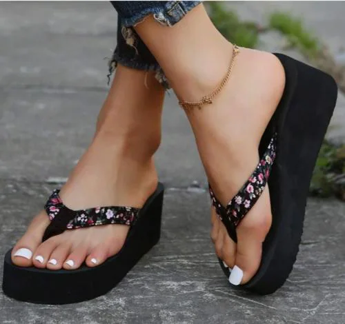 AANA FASHION Women stylish casual flip flop slipper for daily use or outside walking comfortable slipper heel sandal block heel slipper (Black)