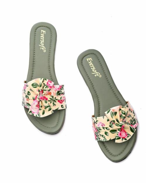 Eversoft Women Green Flats Sandals