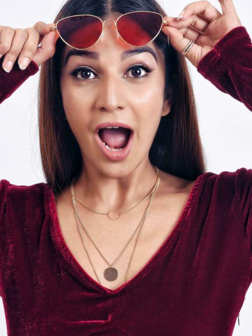 Women Gold Oval Shaped Sunglasses