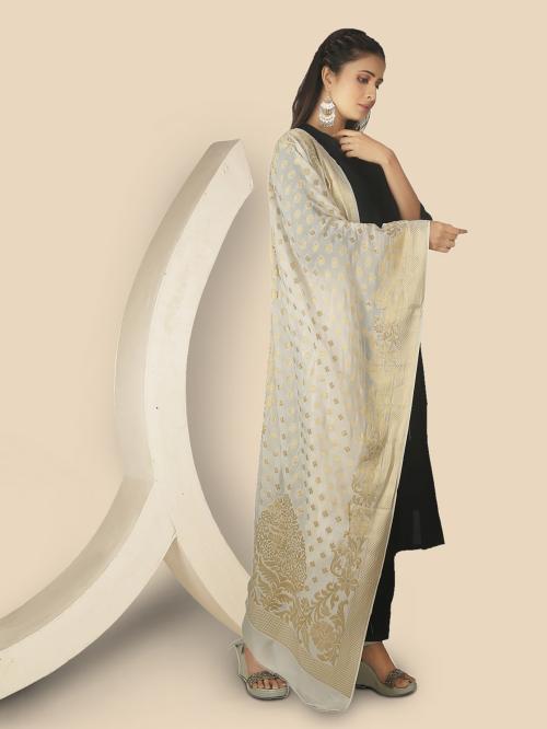 Sanwara Women's Off White Solid Silk Dupatta With Zari Work