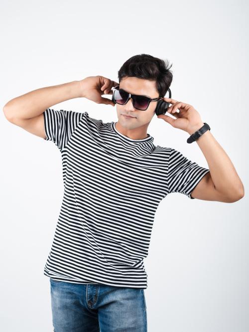 Grey Box Men White, Black Pure Cotton Striped Round Neck T-Shirt (M)
