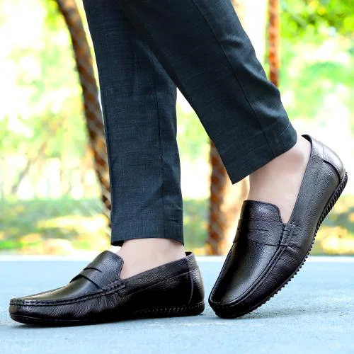 Varito Men's 100% Genuine Leather Casualwear Slip on Loafer (Black)