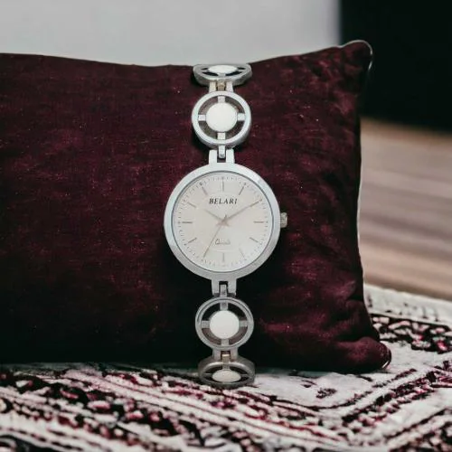 BELARI Ladies Watch Silver Dial Steel Case And Steel Chain /Latest Design Analog Display Ladies white Watch