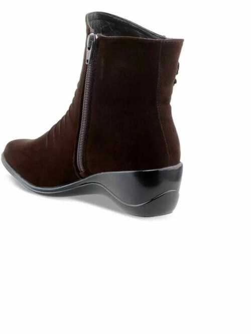 Shuz Touch's Women Solid Heeled Boots - Brown