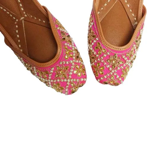 Gutargoo Women's Handcrafted Embroidery Punjabi Jutti/Mojari With Beautiful Design