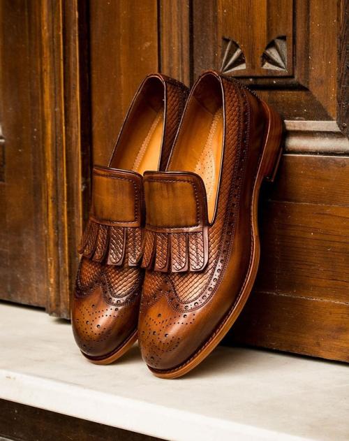 The Royale Peacock Tan Brown Patina Finish Leather Loafer Shoes for Men (Tan)