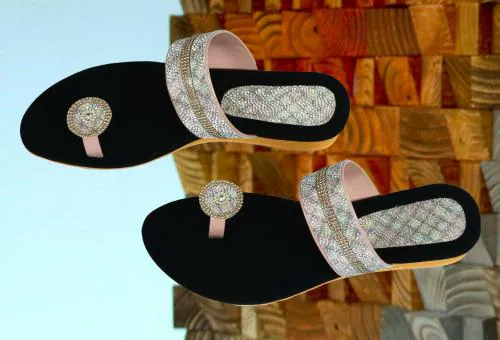 R.N FOOTWEAR Stylish Footwear Sandal For Women - Soft & Comfortable Women Flip Flop Slipper | Ethnic Sandals | Sandal For Girls | Indian Style Sandals | Flats For Womens | Fancy Sandals (Peach) (UK 5)