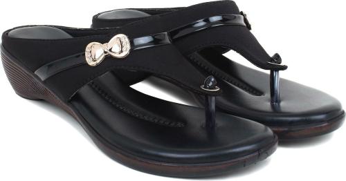 Acknew Women Black, Gold, Brown Heels