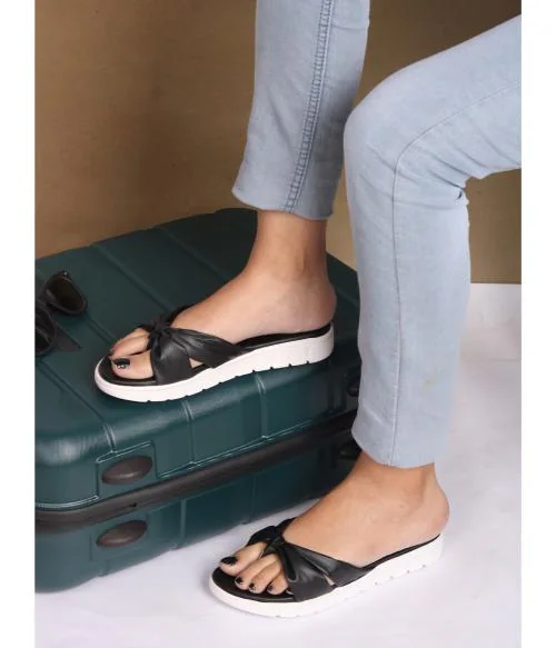 Colo Black Flat Sandals