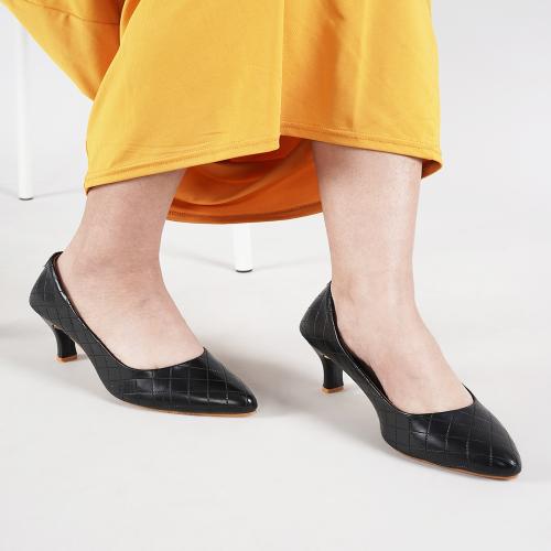 SCENTRA SPAIN Womens Solid Black Heel Pumps