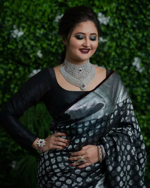 LG Ck Fashion Women Black Woven Jacquard, Pure Silk Kanjivaram Saree