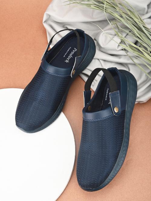 trendy clogs