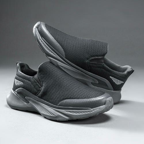 red tape new sports shoes