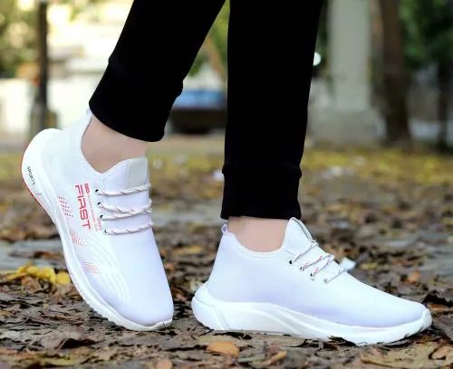 W18 Men White Casual Laceup Comfortable Sports Shoes