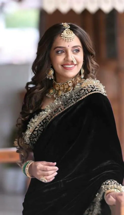 PD CLOTH VILLA Women Black Embroidered Velvet Saree