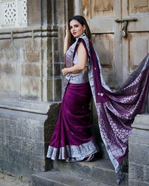 TRINITIFAB Saree | Women's saree | Traditional saree | Silk saree | Cotton saree | Designer saree | Party wear saree | Wedding saree | Printed saree | Casual saree | Daily wear saree | Plain saree | Saree with blouse-(Purple)