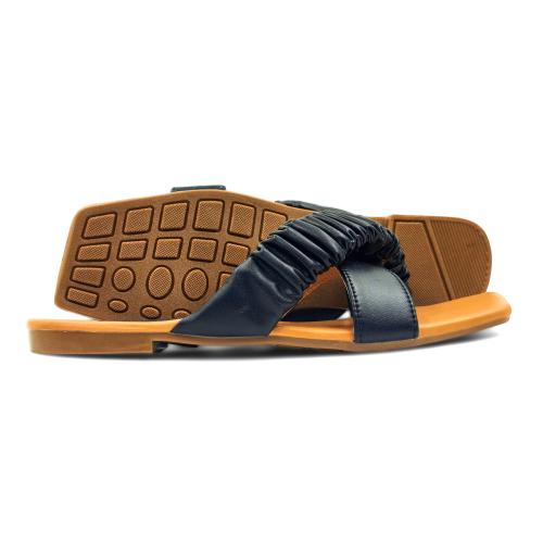 Sayera Boxer Black Flat