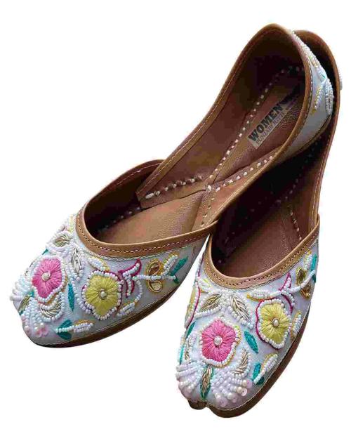 WOMEN PUNJABI JUTTI Party's wear and new design fancy dapka juttis and mojris fully hand work to any wears work (Silver)