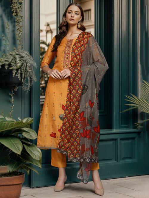 Vaamsi Women's Silk Blend Saffron Printed Straight Kurta Pant With Dupatta PKSKD1961