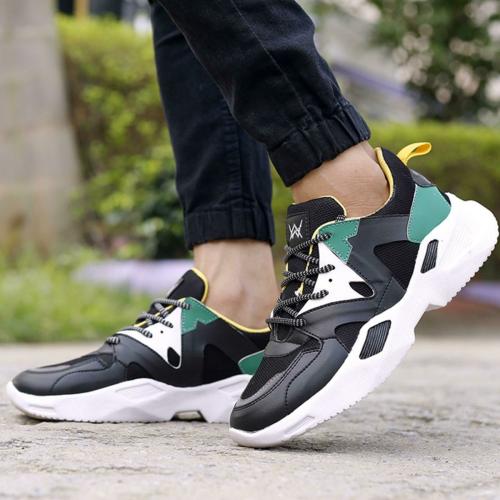 woakers sports shoes