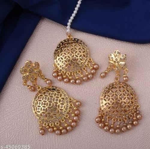 ANTILOOK Women Earring & Mangtikka Set