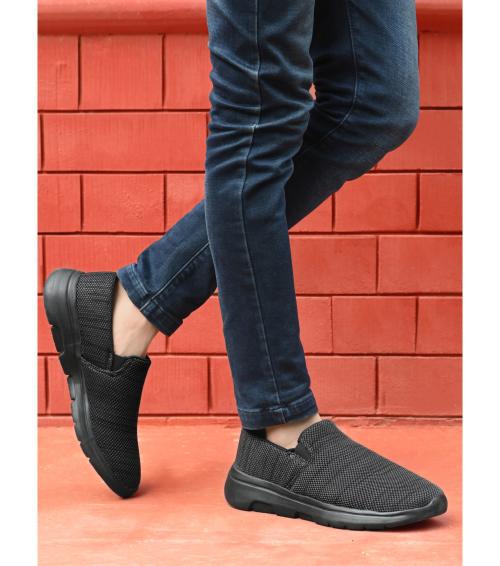 YUUKI BINNI BLACK Walking Shoes For Men