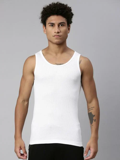 Levi's Men's White Solid Cotton Sleeveless Vest